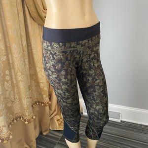 Camouflage Capri  lululemon leggings